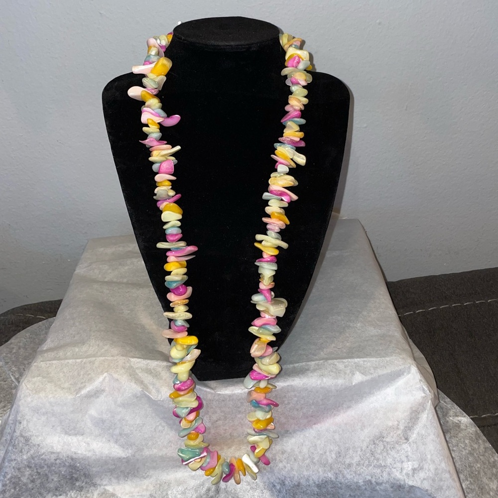 Vintage Necklace Bohemian Pastel Mother Of Pearl Chip Shell ￼